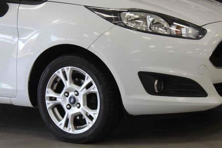 2017-Ford-Fiesta-10-EcoBoost-Trend-5-dr_4