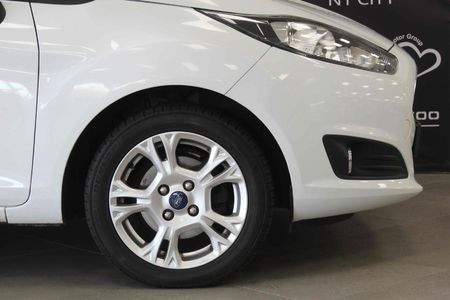2017-Ford-Fiesta-10-EcoBoost-Trend-5-dr_5