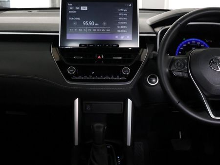 2026-Toyota-Corolla-Cross-18-XS-Hybrid_14