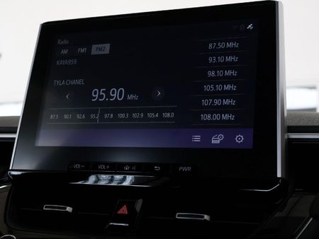 2026-Toyota-Corolla-Cross-18-XS-Hybrid_15