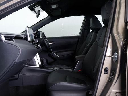 2026-Toyota-Corolla-Cross-18-XS-Hybrid_17