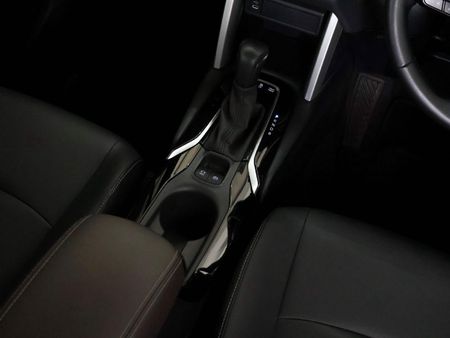 2026-Toyota-Corolla-Cross-18-XS-Hybrid_19
