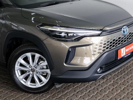 2026-Toyota-Corolla-Cross-18-XS-Hybrid_4