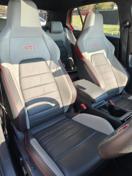 2024-Volkswagen-Golf-8-GTI-20-TSI-Auto_15