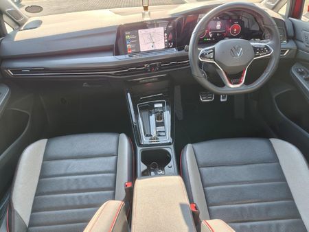 2024-Volkswagen-Golf-8-GTI-20-TSI-Auto_24