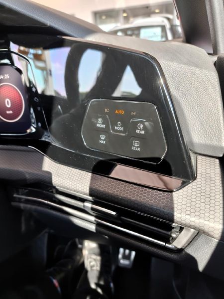2024-Volkswagen-Golf-8-GTI-20-TSI-Auto_25