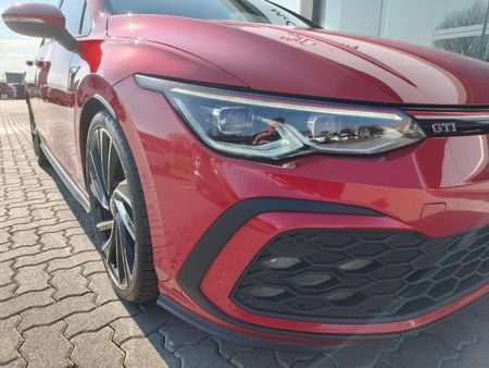 2024-Volkswagen-Golf-8-GTI-20-TSI-Auto_2