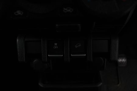 2022-Suzuki-Jimny-15-GA_4