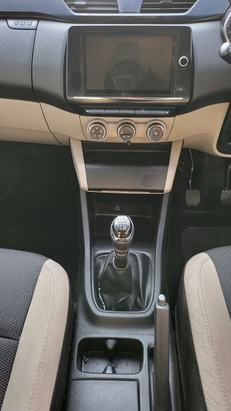 2022-Renault-Triber-10-Intens_18