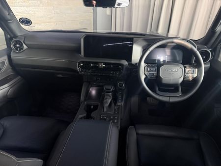 2025-Toyota-Land-Cruiser-Prado-VX-R-28GD-Auto_15