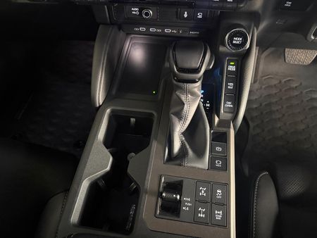 2025-Toyota-Land-Cruiser-Prado-VX-R-28GD-Auto_17