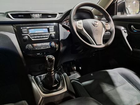 2018-Nissan-X-Trail-20-Visia_10