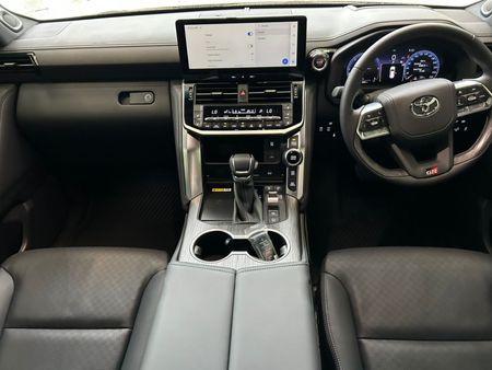 2025-Toyota-Land-Cruiser-300-V6-33D-GR-S_9