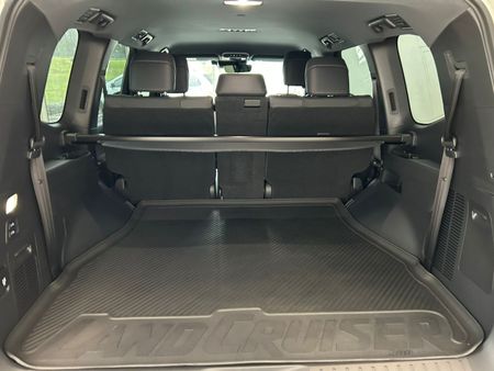 2025-Toyota-Land-Cruiser-300-V6-33D-GR-S_10