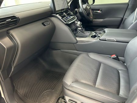 2025-Toyota-Land-Cruiser-300-V6-33D-GR-S_11