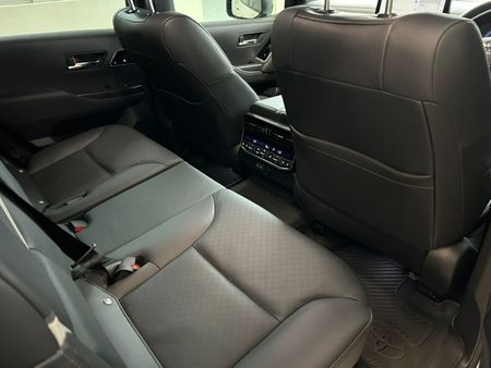 2025-Toyota-Land-Cruiser-300-V6-33D-GR-S_13