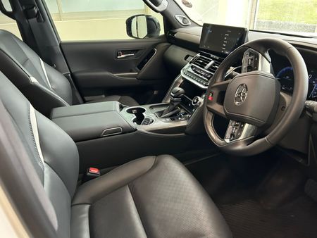 2025-Toyota-Land-Cruiser-300-V6-33D-GR-S_14