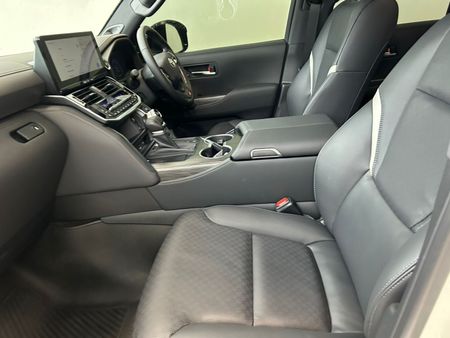 2025-Toyota-Land-Cruiser-300-V6-33D-GR-S_15