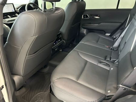 2025-Toyota-Land-Cruiser-300-V6-33D-GR-S_16