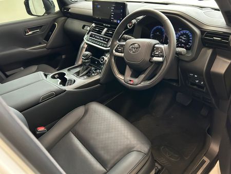 2025-Toyota-Land-Cruiser-300-V6-33D-GR-S_18