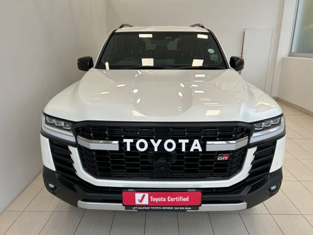 2025-Toyota-Land-Cruiser-300-V6-33D-GR-S_3