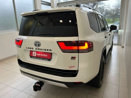 2025-Toyota-Land-Cruiser-300-V6-33D-GR-S_5