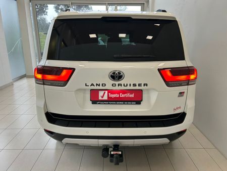 2025-Toyota-Land-Cruiser-300-V6-33D-GR-S_7