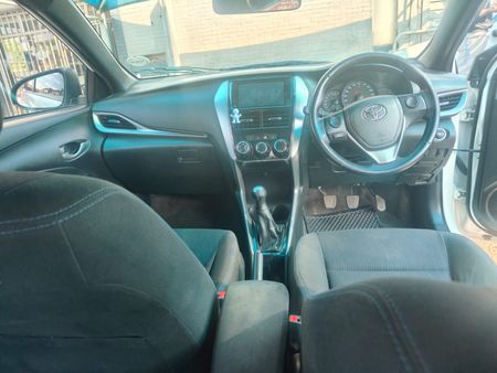 2018-Toyota-Yaris-15-XS-5-dr_12