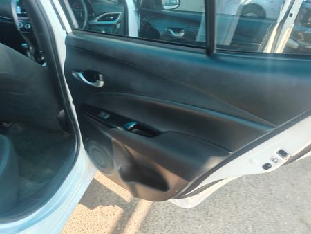 2018-Toyota-Yaris-15-XS-5-dr_13