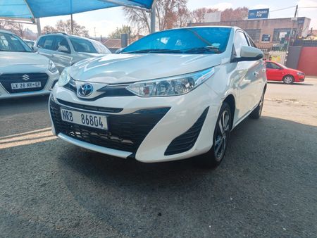 2018-Toyota-Yaris-15-XS-5-dr_2