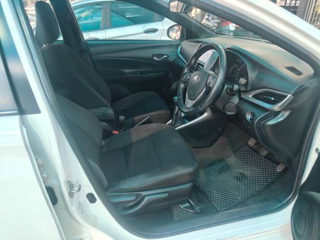 2018-Toyota-Yaris-15-XS-5-dr_8