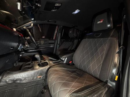 2019-Toyota-Hilux-28-GD-6-GR-S-4x4-Auto-Double-Cab_9