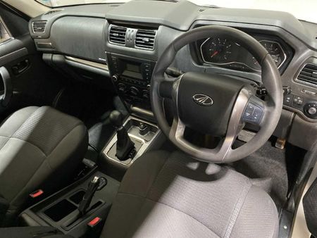 2023-Mahindra-Pik-Up-22-mHawk-S6-Refresh-4x4-Auto-Double-Cab_14
