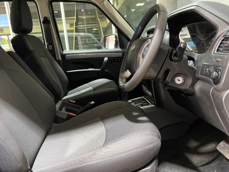 2023-Mahindra-Pik-Up-22-mHawk-S6-Refresh-4x4-Auto-Double-Cab_15