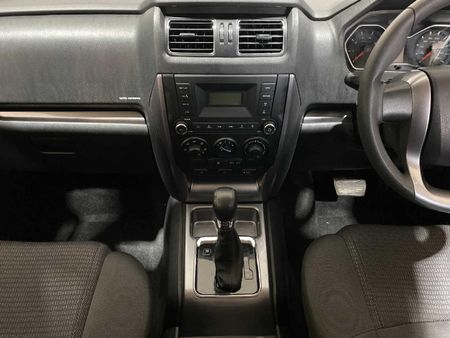 2023-Mahindra-Pik-Up-22-mHawk-S6-Refresh-4x4-Auto-Double-Cab_19