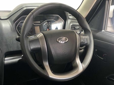 2023-Mahindra-Pik-Up-22-mHawk-S6-Refresh-4x4-Auto-Double-Cab_21