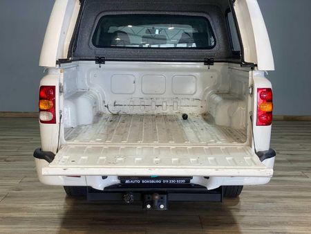 2023-Mahindra-Pik-Up-22-mHawk-S6-Refresh-4x4-Auto-Double-Cab_23