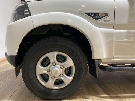 2023-Mahindra-Pik-Up-22-mHawk-S6-Refresh-4x4-Auto-Double-Cab_5