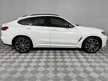 2020-BMW-X4-M40i_17