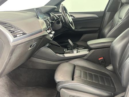 2020-BMW-X4-M40i_8