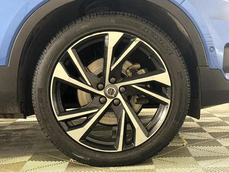 2019-Volvo-XC40-D4-R-Design-AWD_4