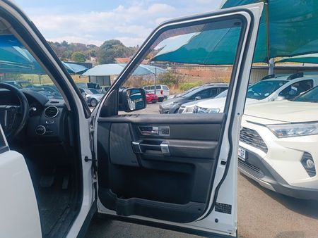 2012-Land-Rover-Discovery-4-50-V8-SE_17