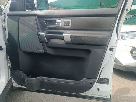 2012-Land-Rover-Discovery-4-50-V8-SE_18