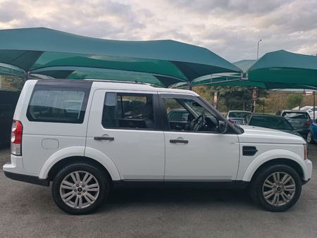 2012-Land-Rover-Discovery-4-50-V8-SE_4