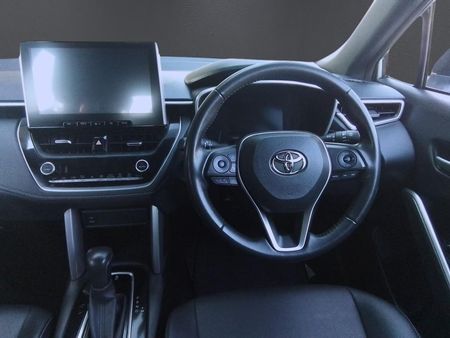2025-Toyota-Corolla-Cross-18-XS_10