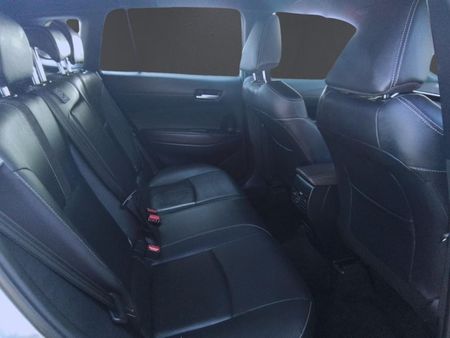 2025-Toyota-Corolla-Cross-18-XS_11