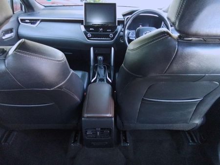 2025-Toyota-Corolla-Cross-18-XS_17