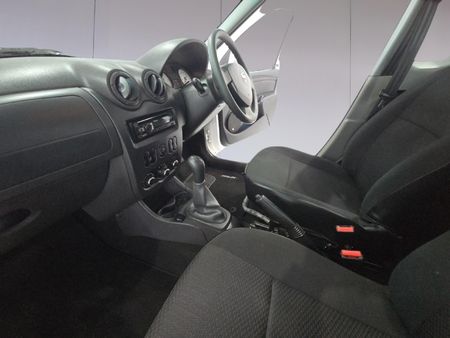 2023-Nissan-NP200-16-AC-Safety-Pack_18