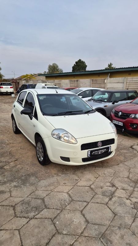 2012-Fiat-Punto-12-Active_0