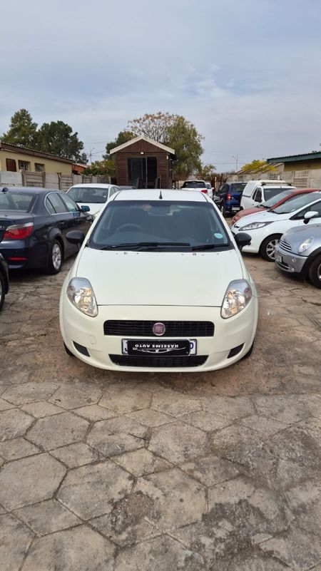 2012-Fiat-Punto-12-Active_1